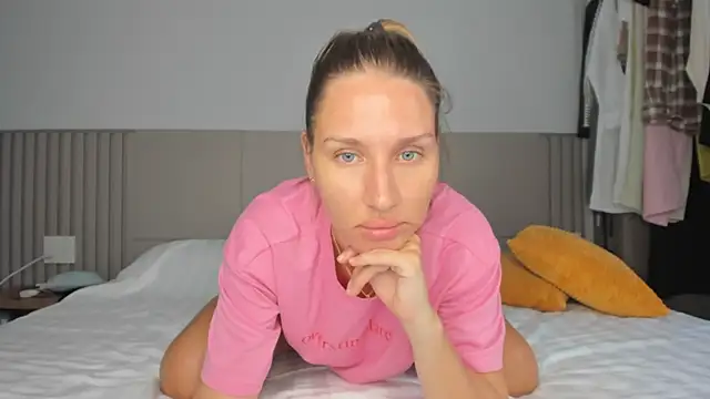 Snapshot of SofiClimbing chatting on March 12, 2026, 3:45 am SofiClimbing online show from March 12, 2026, 3:45 am