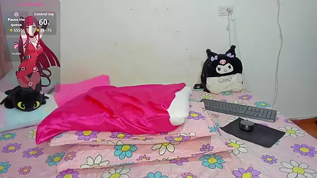 Snapshot of Sakura_moon_ chatting on June 17, 2026, 12:35 am Sakura moon online show from June 17, 2026, 12:35 am