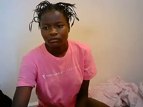 Snapshot of BerryJulie chatting on June 17, 2026, 5:54 am BerryJulie online show from June 17, 2026, 5:54 am