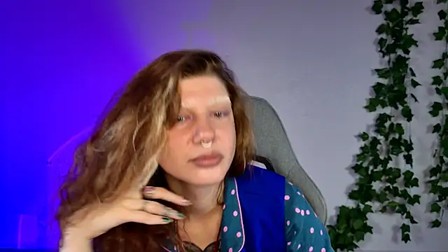 Snapshot of VivienDarkbloom chatting on June 2, 2026, 9:22 am VivienDarkbloom online show from June 2, 2026, 9:22 am