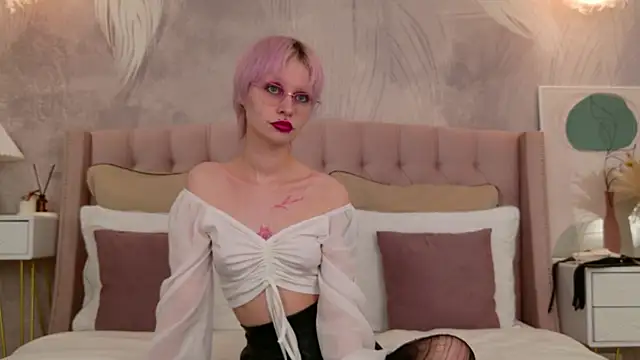 LauraDiazz online show from June 29, 2026, 3:01 pm