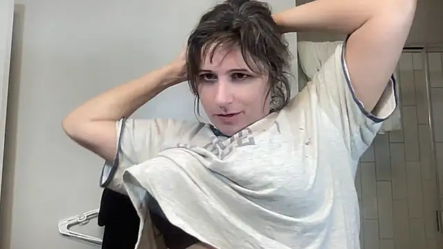 maddiliz online show from November 17, 2025, 2:06 am