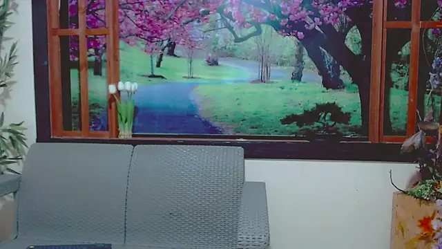 Snapshot of Honey_Balenciaga chatting on June 25, 2026, 11:31 pm Honey Balenciaga online show from June 25, 2026, 11:31 pm