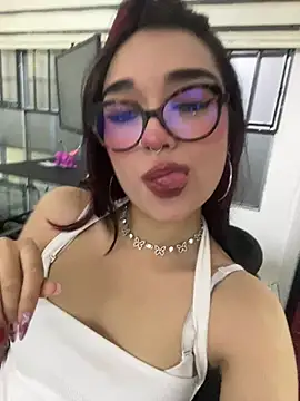 Snapshot of Start_xmoonx chatting on July 8, 2026, 3:33 am Start xmoonx online show from July 8, 2026, 3:33 am