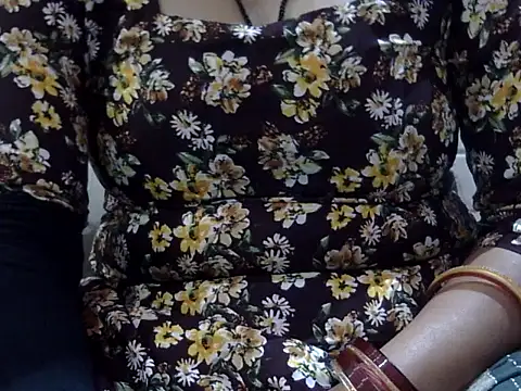 Snapshot of hey_darling_ chatting on June 3, 2026, 2:44 pm hey darling online show from June 3, 2026, 2:44 pm