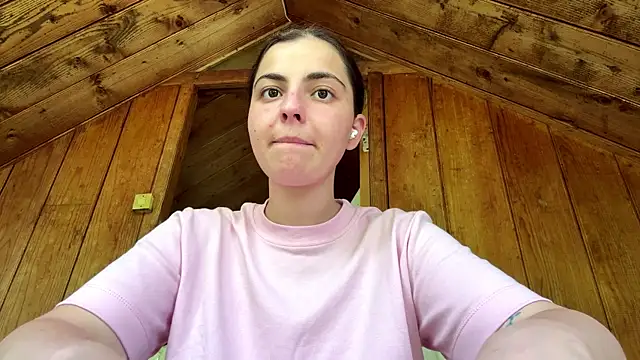 MarisaKomar online show from July 17, 2026, 1:07 pm