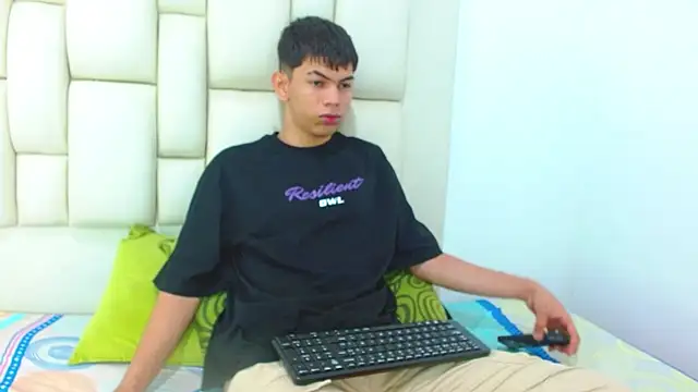 LoganNaughty online show from June 3, 2026, 12:41 pm