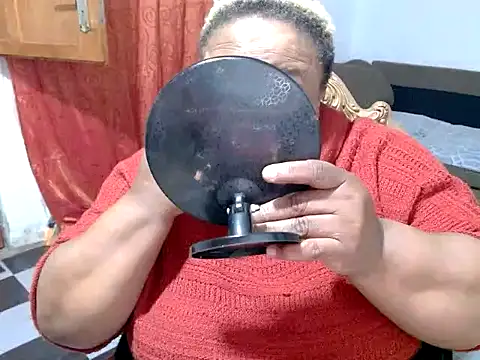 ROSESNICKER00 online show from June 26, 2026, 3:49 pm