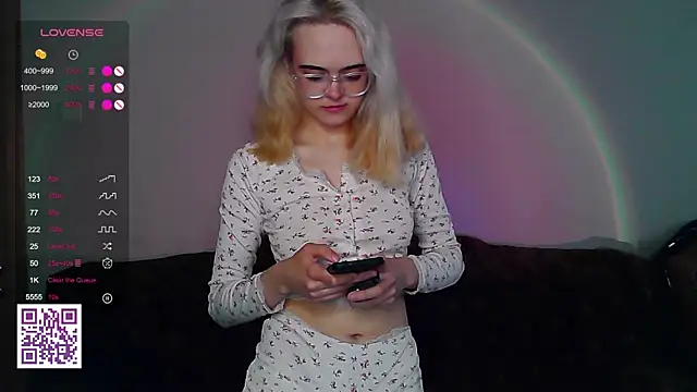 Snapshot of Oxcy_Secret chatting on June 18, 2026, 6:13 am Oxcy Secret online show from June 18, 2026, 6:13 am