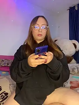 Caamii  online show from June 17, 2026, 3:31 am