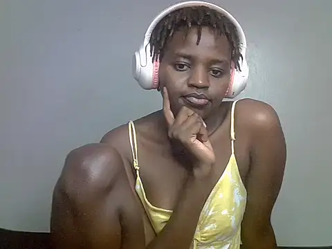 Snapshot of Sweet_smiles2 chatting on June 28, 2026, 5:13 am Sweet smiles2 online show from June 28, 2026, 5:13 am