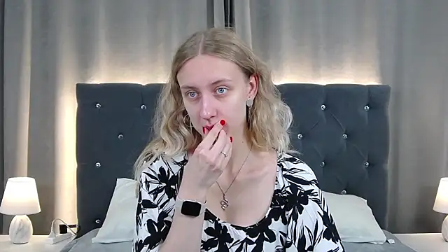 LirienVexx online show from June 17, 2026, 4:04 am