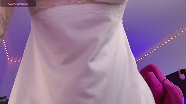 Snapshot of darinekoo chatting on July 16, 2026, 3:34 am darinekoo online show from July 16, 2026, 3:34 am