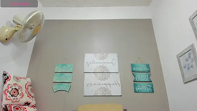 Snapshot of mikaela_s3x chatting on July 28, 2026, 4:39 pm mikaela s3x online show from July 28, 2026, 4:39 pm