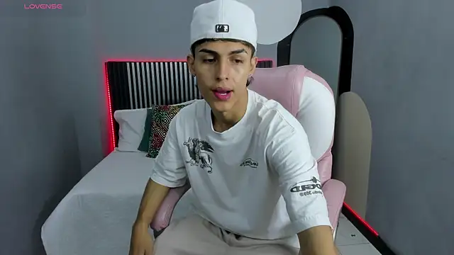 Snapshot of Axel_Mendozaa chatting on June 24, 2026, 8:08 pm Axel Mendozaa online show from June 24, 2026, 8:08 pm