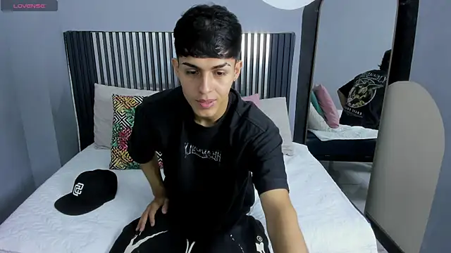 Snapshot of Axel_Mendozaa chatting on July 4, 2026, 8:04 pm Axel Mendozaa online show from July 4, 2026, 8:04 pm