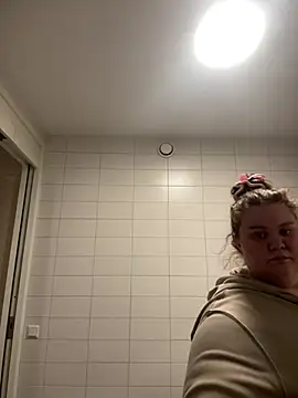 chubbyqueenbb online show from June 6, 2026, 8:13 pm