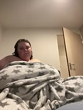 chubbyqueenbb online show from June 17, 2026, 11:23 am