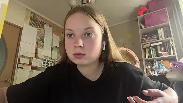 Snapshot of Aileyn chatting on July 14, 2026, 10:21 am Aileyn online show from July 14, 2026, 10:21 am
