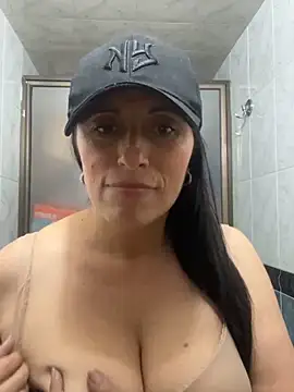Snapshot of CatalinaSantana83 chatting on June 8, 2026, 3:07 am CatalinaSantana83 online show from June 8, 2026, 3:07 am