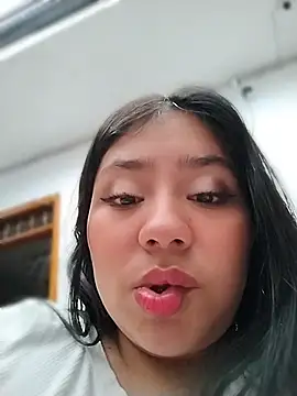 Snapshot of Amber_Herrera chatting on July 8, 2026, 1:04 pm Amber Herrera online show from July 8, 2026, 1:04 pm