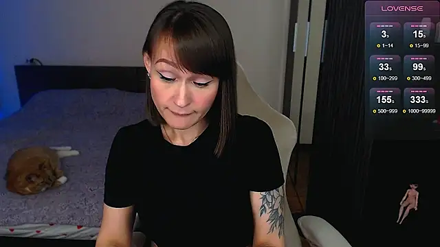 Snapshot of MelLovell chatting on June 4, 2026, 10:49 pm MelLovell online show from June 4, 2026, 10:49 pm