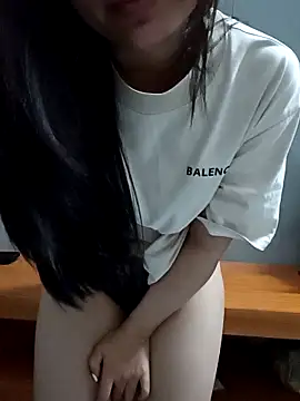 Snapshot of Lee-beo chatting on June 10, 2026, 12:11 am Lee-beo online show from June 10, 2026, 12:11 am