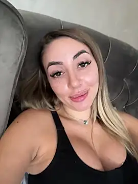 BabesGoWild online show from October 17, 2025, 6:05 am