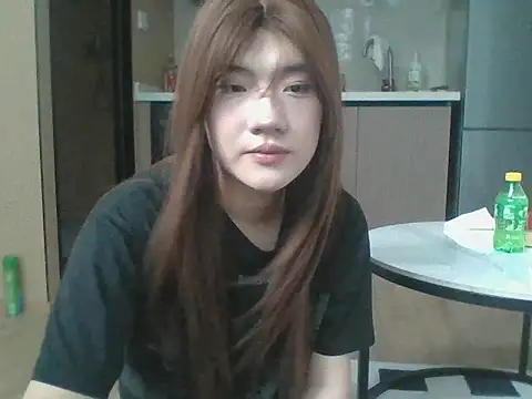 Snapshot of Bella-001 chatting on June 5, 2026, 11:49 am Bella-001 online show from June 5, 2026, 11:49 am