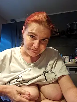 Snapshot of GoldenWifee chatting on July 22, 2026, 4:37 am GoldenWifee online show from July 22, 2026, 4:37 am