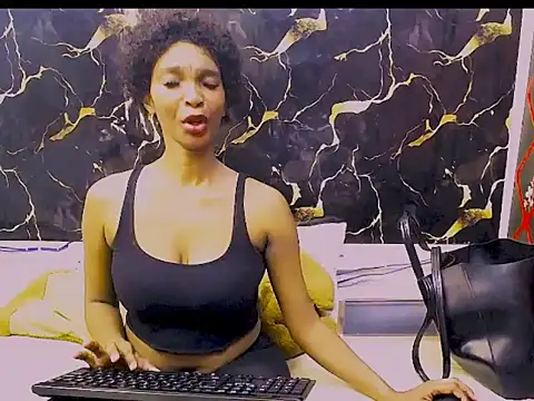 Snapshot of Caramelminxx_ chatting on June 15, 2026, 8:05 am Caramelminxx online show from June 15, 2026, 8:05 am