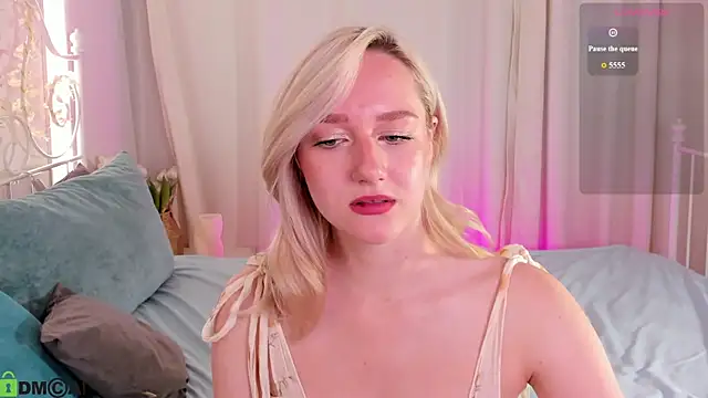 Chloe-Deccer online show from August 4, 2026, 1:31 am
