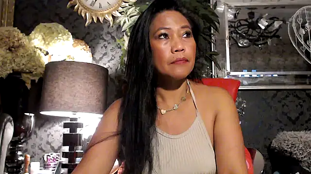 Hornygirltheone online show from November 6, 2025, 10:32 pm