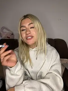 Lia-firee online show from July 14, 2026, 5:56 am