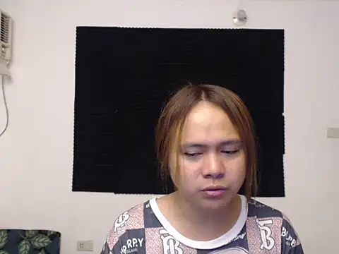 Snapshot of AlluringModel chatting on May 1, 2026, 7:35 am AlluringModel online show from May 1, 2026, 7:35 am