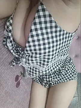 Snapshot of Rina_babie chatting on June 10, 2026, 3:22 pm Rina babie online show from June 10, 2026, 3:22 pm