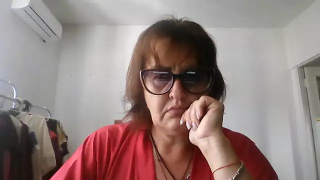 Snapshot of ErikaXShine chatting on August 3, 2026, 11:37 am ErikaXShine online show from August 3, 2026, 11:37 am