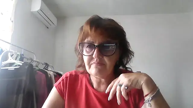 Snapshot of ErikaXShine chatting on August 4, 2026, 12:08 pm ErikaXShine online show from August 4, 2026, 12:08 pm