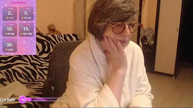Snapshot of Sharon_Amore chatting on December 24, 2024, 6:11 am Sharon Amore online show from December 24, 2024, 6:11 am