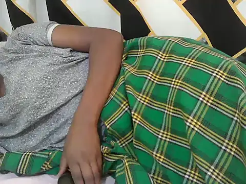Snapshot of lilmomaa chatting on July 19, 2026, 1:15 pm lilmomaa online show from July 19, 2026, 1:15 pm
