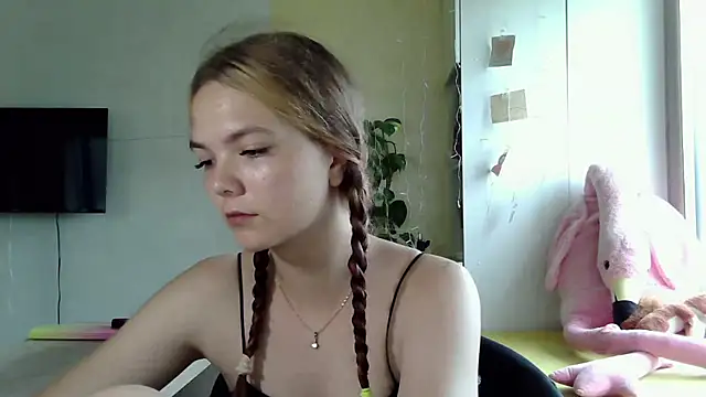 AvrilGillig online show from July 10, 2026, 1:03 pm