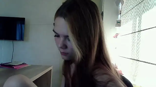 AvrilGillig online show from July 24, 2026, 4:32 am