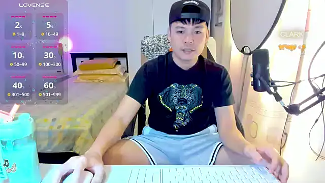 Snapshot of clarkdangerous chatting on July 24, 2026, 1:14 am clarkdangerous online show from July 24, 2026, 1:14 am