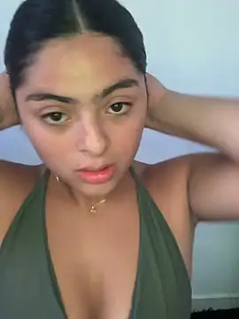 Snapshot of canelareina chatting on July 8, 2026, 9:19 pm canelareina online show from July 8, 2026, 9:19 pm