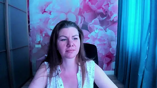 Snapshot of LunaKissesx chatting on June 21, 2026, 11:24 am LunaKissesx online show from June 21, 2026, 11:24 am