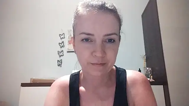 Snapshot of JenniferAlone chatting on June 21, 2026, 8:44 pm JenniferAlone online show from June 21, 2026, 8:44 pm