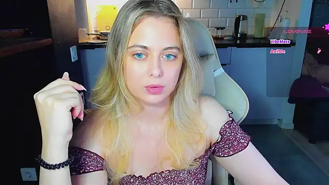 blonde kellyy online show from August 7, 2026, 2:35 am