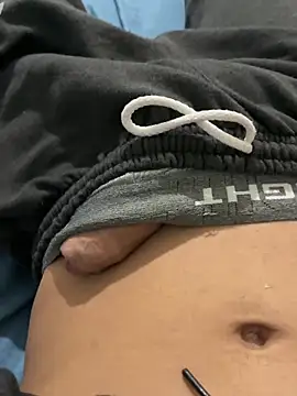 henr1ck23cm online show from June 16, 2026, 3:03 pm