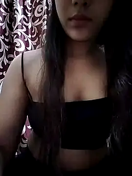 CuteShaluX online show from August 7, 2026, 8:44 pm