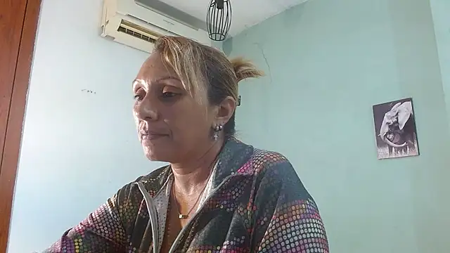 Snapshot of yesika_miller chatting on June 9, 2026, 11:55 am yesika miller online show from June 9, 2026, 11:55 am